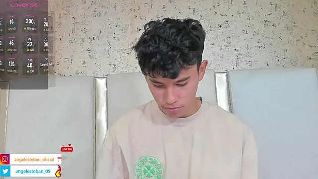 Snapshot of Angel_esteban_fx chatting on 01-16-25, 10:42 Angel esteban fx online show from 01-16-25, 10:42