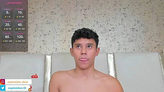 Snapshot of Angel_esteban_fx chatting on 01-17-25, 10:22 Angel esteban fx online show from 01-17-25, 10:22