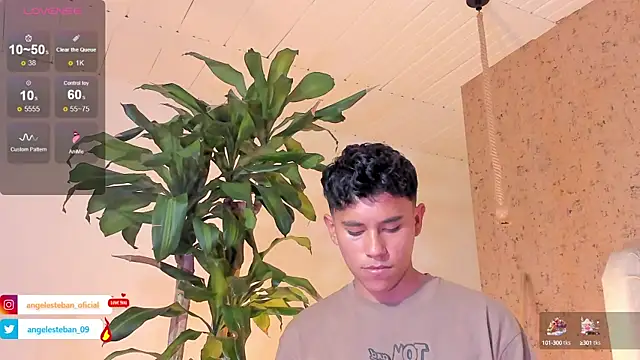Snapshot of Angel_esteban_fx chatting on 02-02-25, 10:24 Angel esteban fx online show from 02-02-25, 10:24