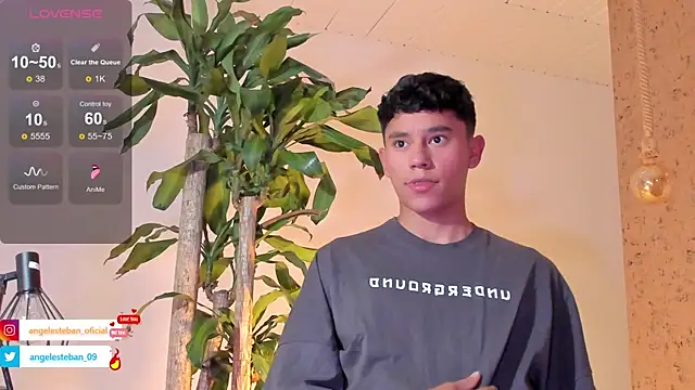 Snapshot of Angel_esteban_fx chatting on 02-06-25, 04:21 Angel esteban fx online show from 02-06-25, 04:21