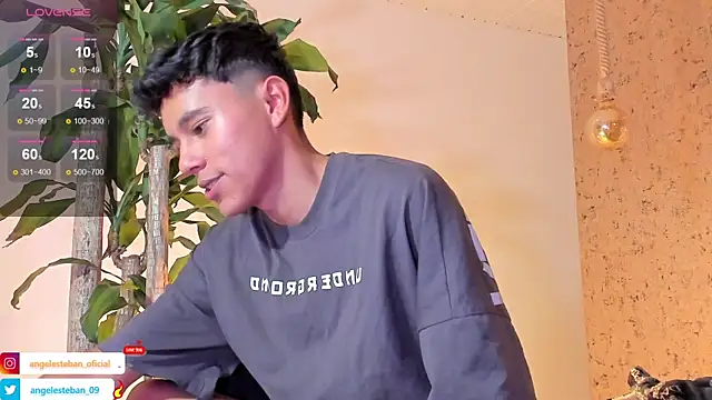Snapshot of Angel_esteban_fx chatting on 02-06-25, 10:48 Angel esteban fx online show from 02-06-25, 10:48
