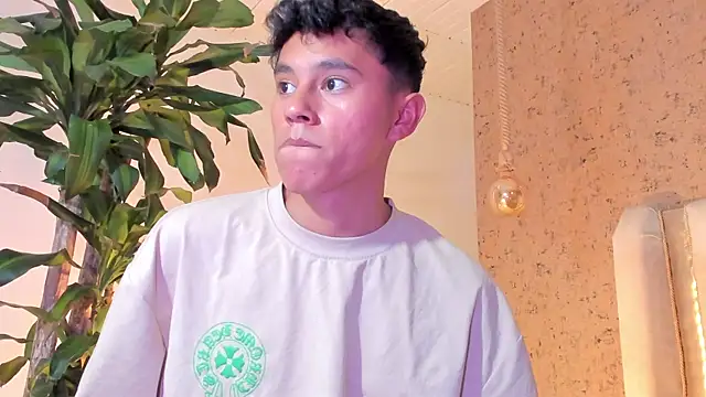 Snapshot of Angel_esteban_fx chatting on 02-08-25, 07:04 Angel esteban fx online show from 02-08-25, 07:04