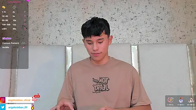 Snapshot of Angel_esteban_fx chatting on 02-18-25, 03:53 Angel esteban fx online show from 02-18-25, 03:53