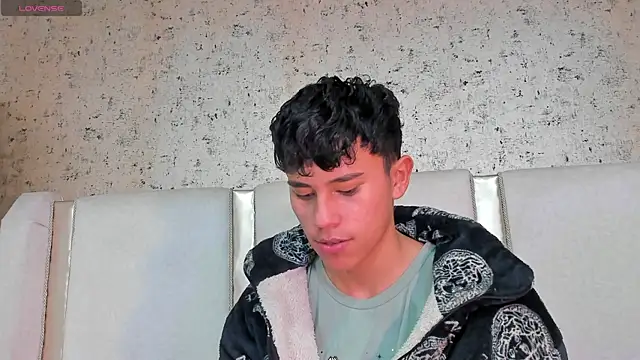 Snapshot of Angel_esteban_fx chatting on 03-01-25, 10:34 Angel esteban fx online show from 03-01-25, 10:34