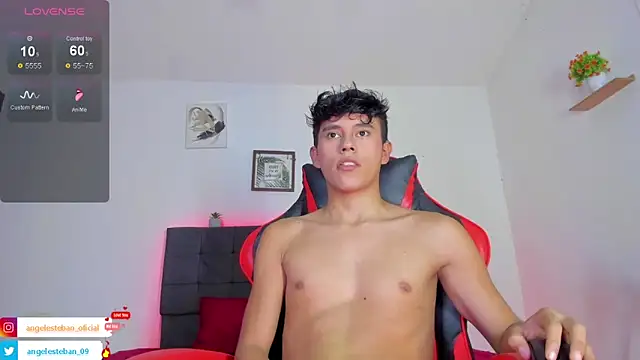 Snapshot of Angel_esteban_fx chatting on 10-13-25, 04:01 Angel esteban fx online show from 10-13-25, 04:01
