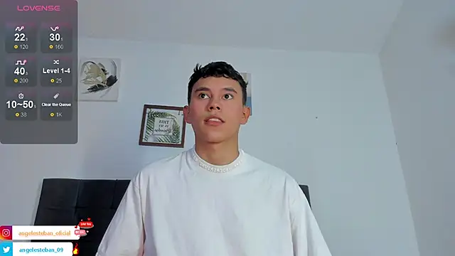 Snapshot of Angel_esteban_fx chatting on 10-30-25, 04:03 Angel esteban fx online show from 10-30-25, 04:03