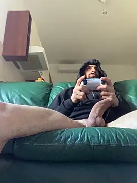 Snapshot of hugoprada chatting on 12-24-24, 09:06 hugoprada online show from 12-24-24, 09:06