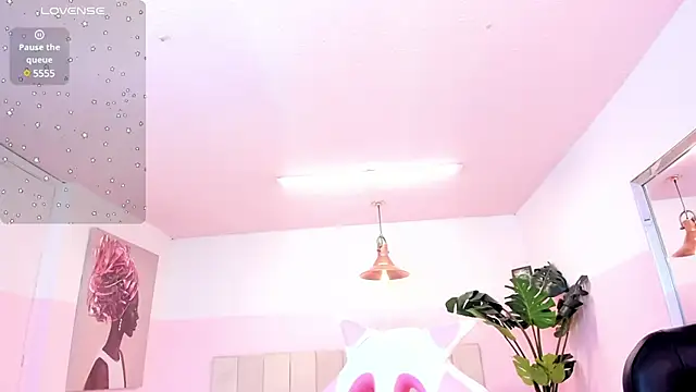 Snapshot of Red_lady chatting on 02-25-25, 03:52 Red lady online show from 02-25-25, 03:52