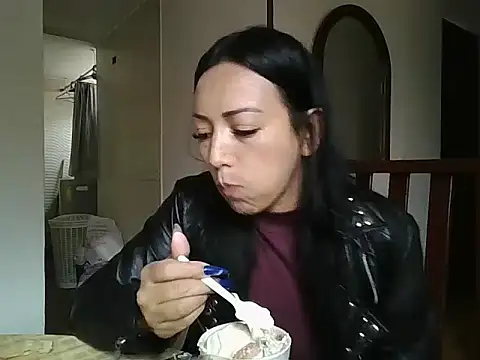 Laura martin  online show from 03-04-25, 04:09