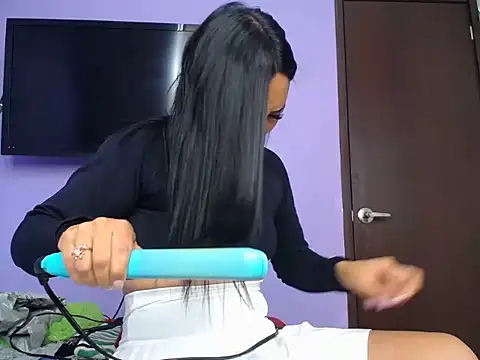 Laura martin  online show from 10-20-25, 03:01