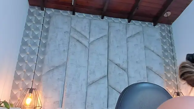 Sara Thompsoon online show from 03-11-26, 12:22