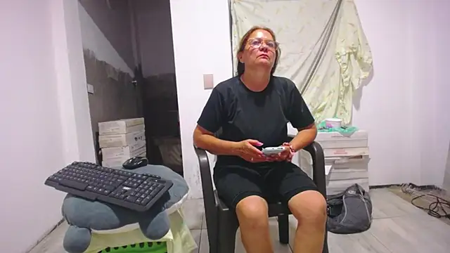 Snapshot of Stepmom_slut_50 chatting on 02-17-25, 11:53 Stepmom slut 50 online show from 02-17-25, 11:53