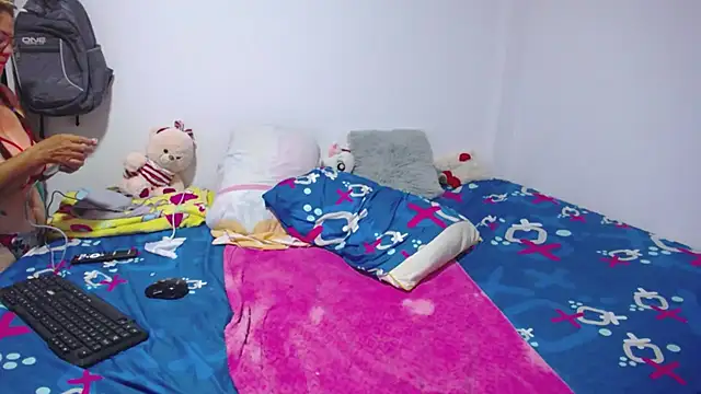 Snapshot of Stepmom_slut_50 chatting on 03-05-25, 12:55 Stepmom slut 50 online show from 03-05-25, 12:55