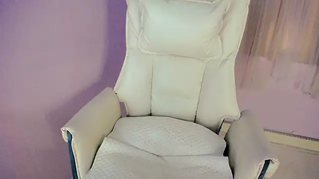 Snapshot of __18Angel__ chatting on 10-28-25, 06:50 18Angel online show from 10-28-25, 06:50