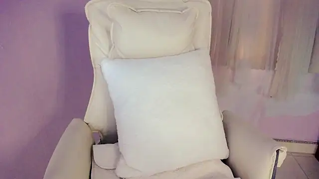 Snapshot of __18Angel__ chatting on 11-19-25, 06:46 18Angel online show from 11-19-25, 06:46