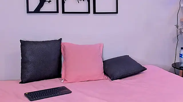 scarlett johs online show from 10-17-25, 09:56