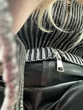 Snapshot of NewLale chatting on 02-06-25, 06:40 NewLale online show from 02-06-25, 06:40