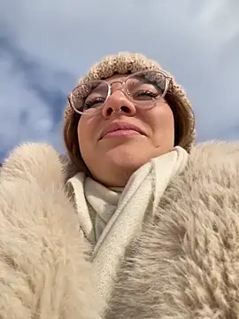 Snapshot of NewLale chatting on 02-13-25, 06:20 NewLale online show from 02-13-25, 06:20