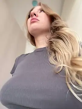 Snapshot of NewLale chatting on 02-15-25, 03:20 NewLale online show from 02-15-25, 03:20