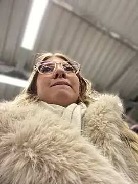 Snapshot of NewLale chatting on 02-24-25, 06:27 NewLale online show from 02-24-25, 06:27