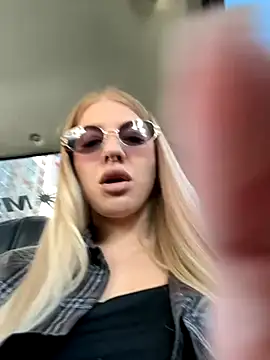 Snapshot of NewLale chatting on 09-20-25, 03:18 NewLale online show from 09-20-25, 03:18