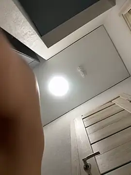 Snapshot of NewLale chatting on 09-25-25, 02:26 NewLale online show from 09-25-25, 02:26