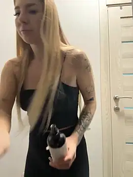 Snapshot of NewLale chatting on 10-30-25, 03:41 NewLale online show from 10-30-25, 03:41