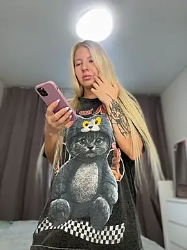 Snapshot of NewLale chatting on 04-20-26, 03:53 NewLale online show from 04-20-26, 03:53