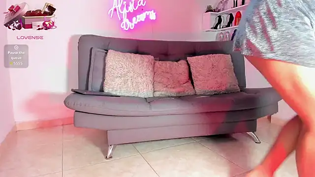 alisiadreams22 online show from 04-27-26, 07:34