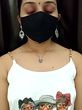 Snapshot of Angleannie chatting on 05-17-26, 02:24 Angleannie online show from 05-17-26, 02:24