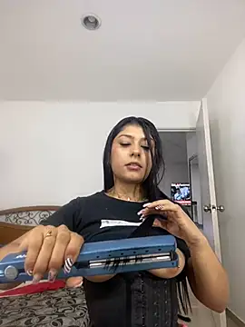 Snapshot of CandyRoxx1_ chatting on 01-19-25, 12:17 CandyRoxx1 online show from 01-19-25, 12:17