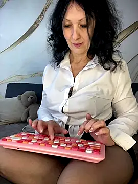 Katie-n online show from 09-15-25, 06:24