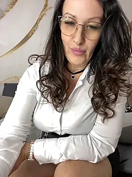Snapshot of Katie-n chatting on 06-15-26, 02:41 Katie-n online show from 06-15-26, 02:41