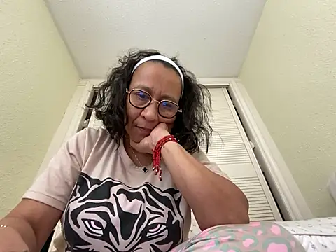 sweeviolet online show from 02-02-25, 09:40