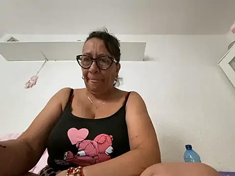 Snapshot of sweeviolet chatting on 07-17-26, 07:04 sweeviolet online show from 07-17-26, 07:04