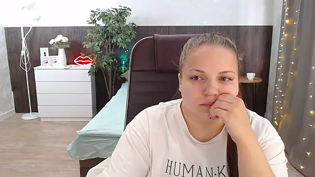 Snapshot of Crazyy_girl_ chatting on 03-02-25, 08:27 Crazyy girl  online show from 03-02-25, 08:27