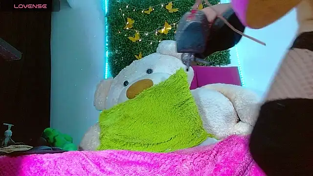 Snapshot of Deepselena8 chatting on 11-09-25, 05:33 Deepselena8 online show from 11-09-25, 05:33