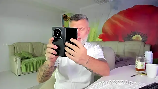 Snapshot of BlowMyXXL chatting on 01-15-26, 08:01 BlowMyXXL online show from 01-15-26, 08:01