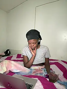 Snapshot of minimama69 chatting on 07-20-26, 03:32 minimama69 online show from 07-20-26, 03:32