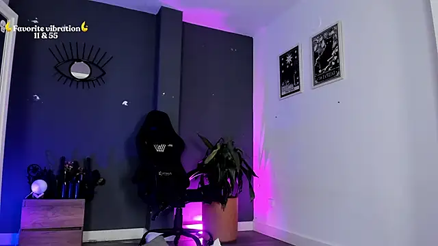 Raven Witch  online show from 04-16-26, 09:39