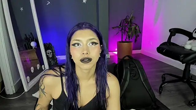 Snapshot of Raven_Witch_ chatting on 07-24-26, 05:44 Raven Witch online show from 07-24-26, 05:44