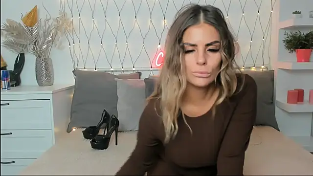 Snapshot of CassyCain chatting on 12-20-24, 08:17 CassyCain online show from 12-20-24, 08:17