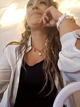 lauramcdowell1 online show from 10-24-25, 10:39