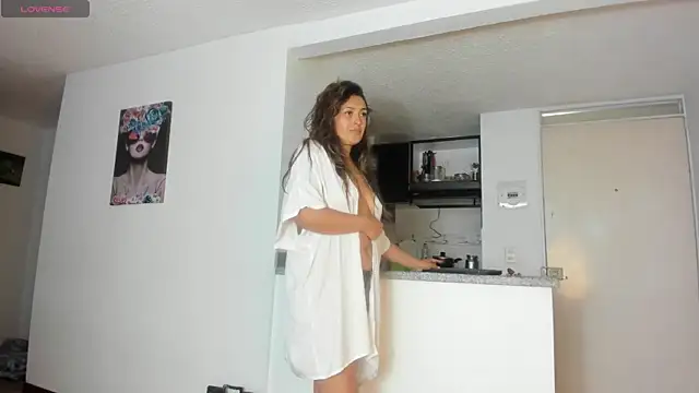 lauramcdowell1 online show from 06-14-26, 09:50