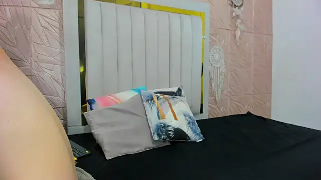 Snapshot of Ammy_Connor1 chatting on 10-22-25, 08:08 Ammy Connor1 online show from 10-22-25, 08:08