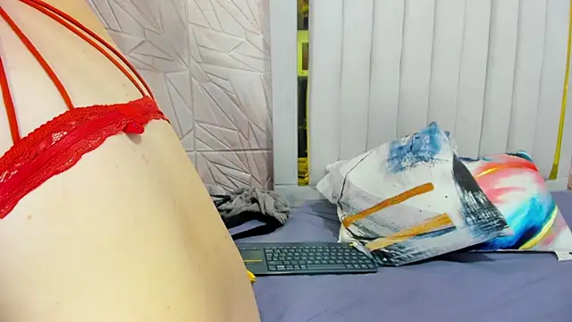 Snapshot of Ammy_Connor1 chatting on 10-24-25, 08:16 Ammy Connor1 online show from 10-24-25, 08:16