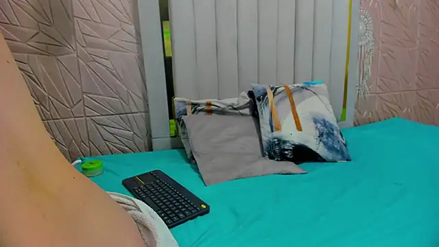 Snapshot of Ammy_Connor1 chatting on 11-04-25, 08:30 Ammy Connor1 online show from 11-04-25, 08:30