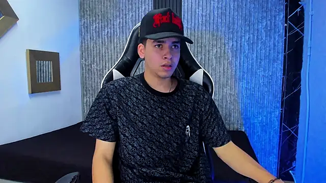 Mike 0233  online show from 12-16-25, 04:28