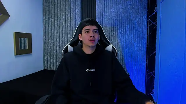 Mike 0233  online show from 12-17-25, 04:18