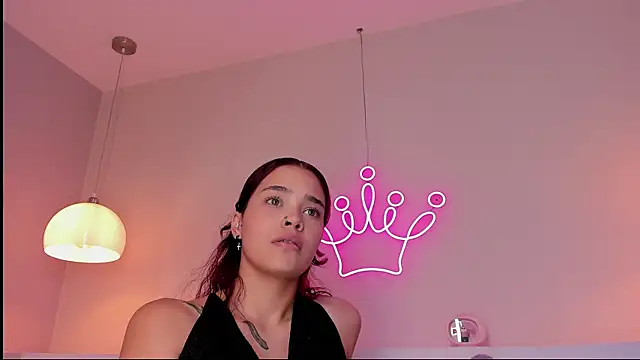 Snapshot of violeth_hill chatting on 01-07-25, 11:45 violeth hill online show from 01-07-25, 11:45